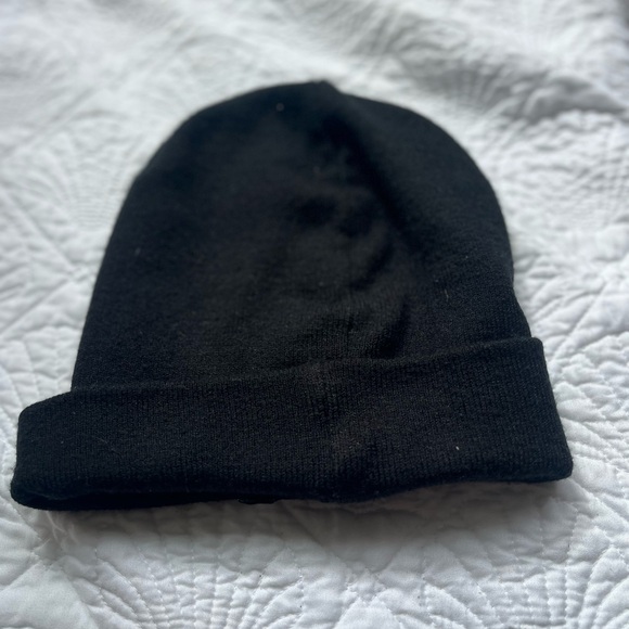 Black Beanie with Skull and Crossbones - Picture 4 of 4
